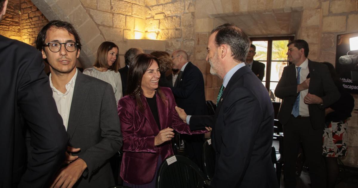 Constitución Day: Vox's Strategic Absence and Its Message to the PSOE