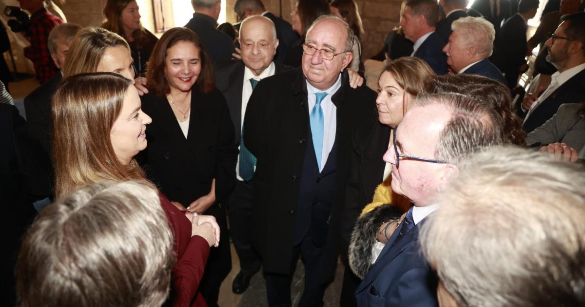 정치색 짙은 만남? 헌법 기념식, '함께지만 섞이지 않는' 풍경!