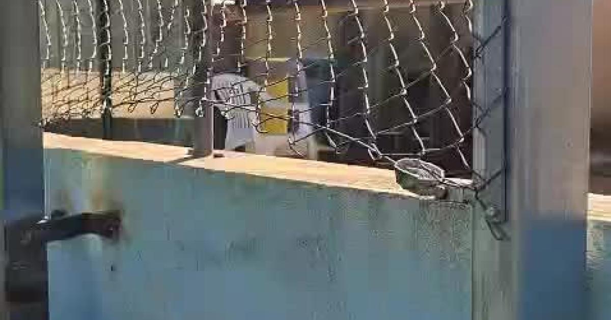 Denuncian el mal estado y la inseguridad del campo de fútbol de Valldemossa