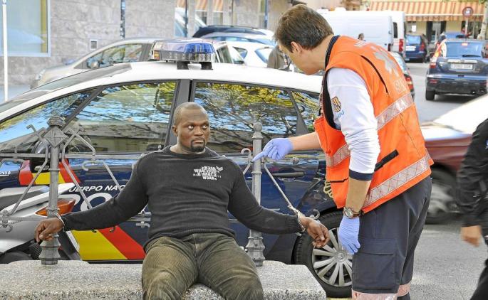 PALMA SUCESOS UN HOMBRE DE COLOR ATENTA CONTRA UN HOMBRE QUE IBA PASE