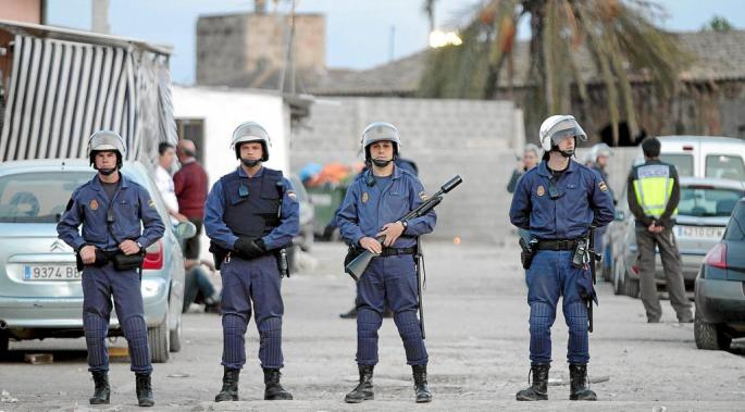 PALMA - REDADA DE LA POLICIA NACIONAL EN EL POBLADO GITANO DE SON BANYA .
