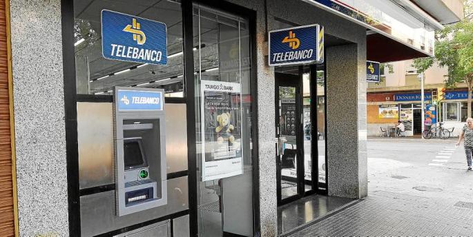 La cámara de un banco grabó al violador de Capità Vila