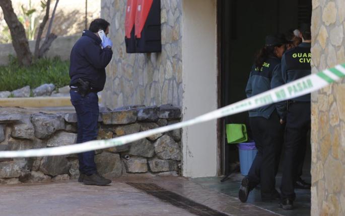 Encuentran un cadáver en un hueco para tuberías de unos chalets de Cala Lliteras
