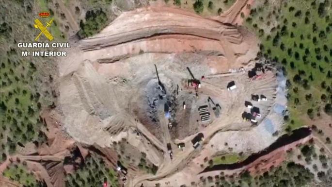 Deciden ensanchar el túnel vertical al no pasar el tubo la cota de 40 metros