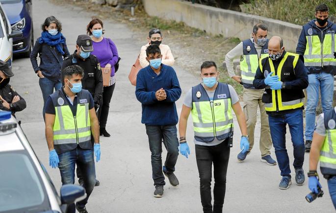 La policía extrema la vigilancia entre las familias tras el crimen machista del Secar