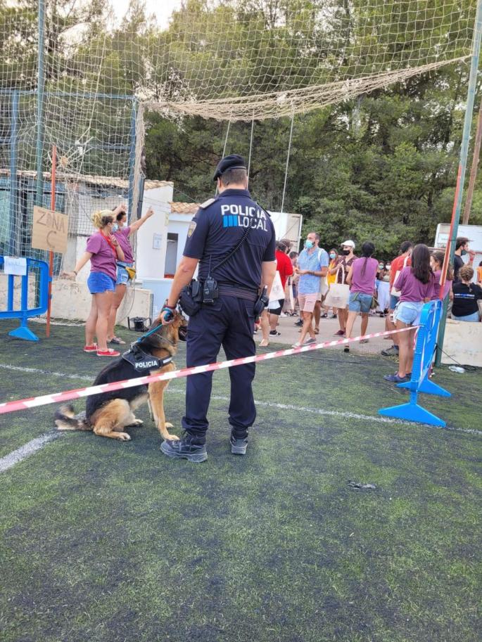 La policía sanciona al grupo Oques Grasses por incitar al público a incumplir las normas COVID en Bunyola