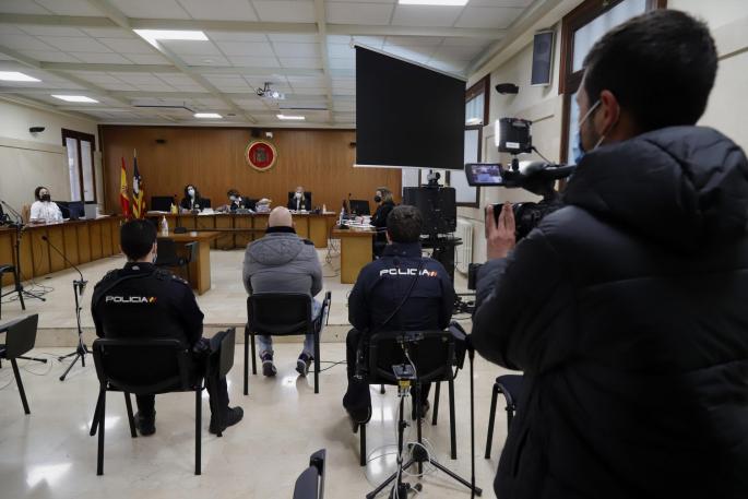 Doce años de cárcel para el falso policía que violó a una mujer y retuvo a otra