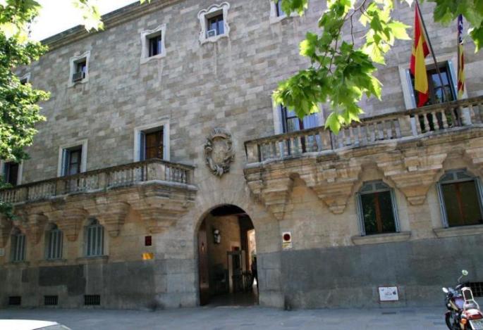 Fachada principal de la Audiencia.