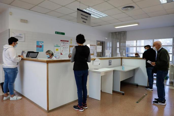 Un joven de 22 años le rompe el tabique nasal a un médico en un PAC de Marratxí