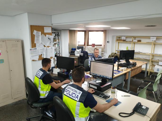 La policía rastrea los padrones municipales de la Isla en busca de irregulares