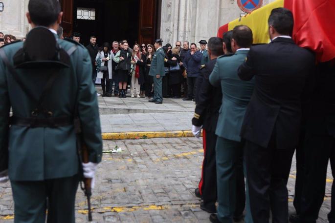 La Catedral de Cádiz acoge el funeral por los guardias civiles muertos en Barbate.