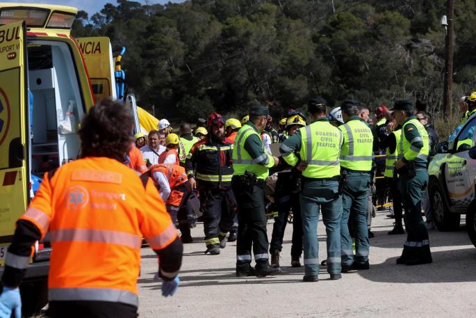 La investigación apunta a un exceso de velocidad y una distracción como causas del accidente del autobús