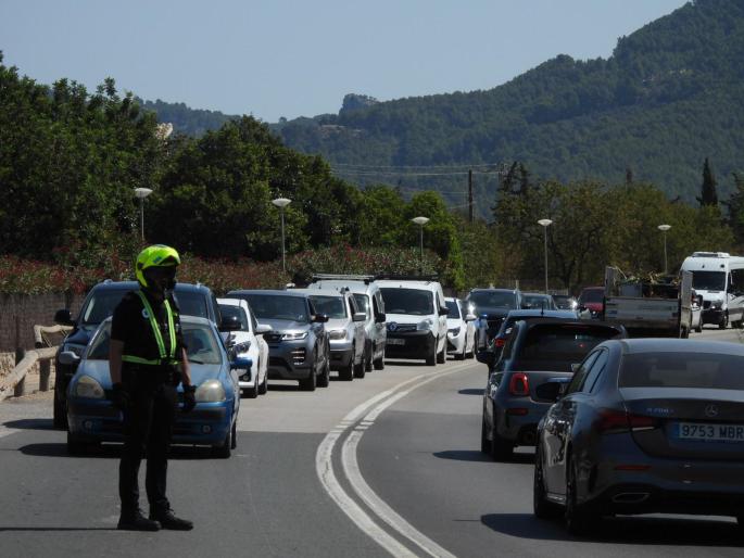 Un accidente provoca largas colas en la entrada al Port d'Andratx