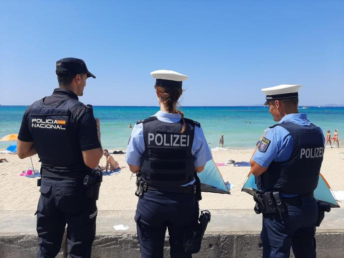 Un joven alemán arranca el aparato del aire acondicionado de su hotel porque dice que enfriaba demasiado.