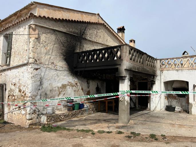 Fallece un hombre de 51 años tras un incendio en una finca rústica de Andratx