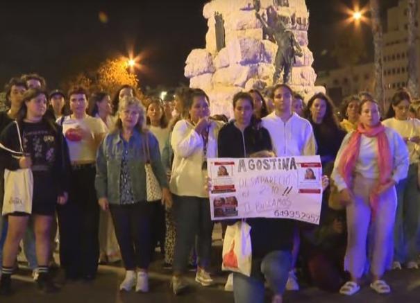 Familiares y amigos de la desaparecida Agostina Rubini se concentran en la Plaza España