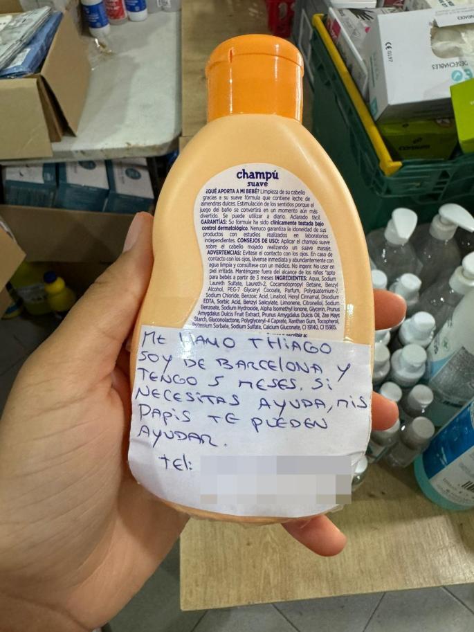 El tierno mensaje de un bebé de cinco meses en un boté de champú donado para Valencia
