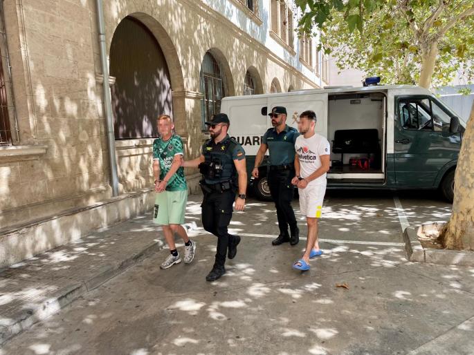 La Fiscalía pide 151 años de cárcel a la 'manada francesa' por violar a una joven en Magaluf