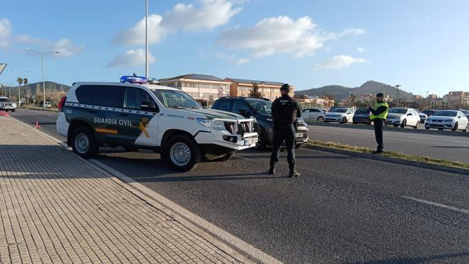 Gran despliegue policial en Santa Ponça en busca de un peligroso atracador