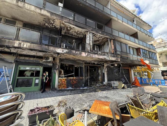 Imagen del incendio del restaurante Charisma, iniciado la noche del pasado 26 de abril.