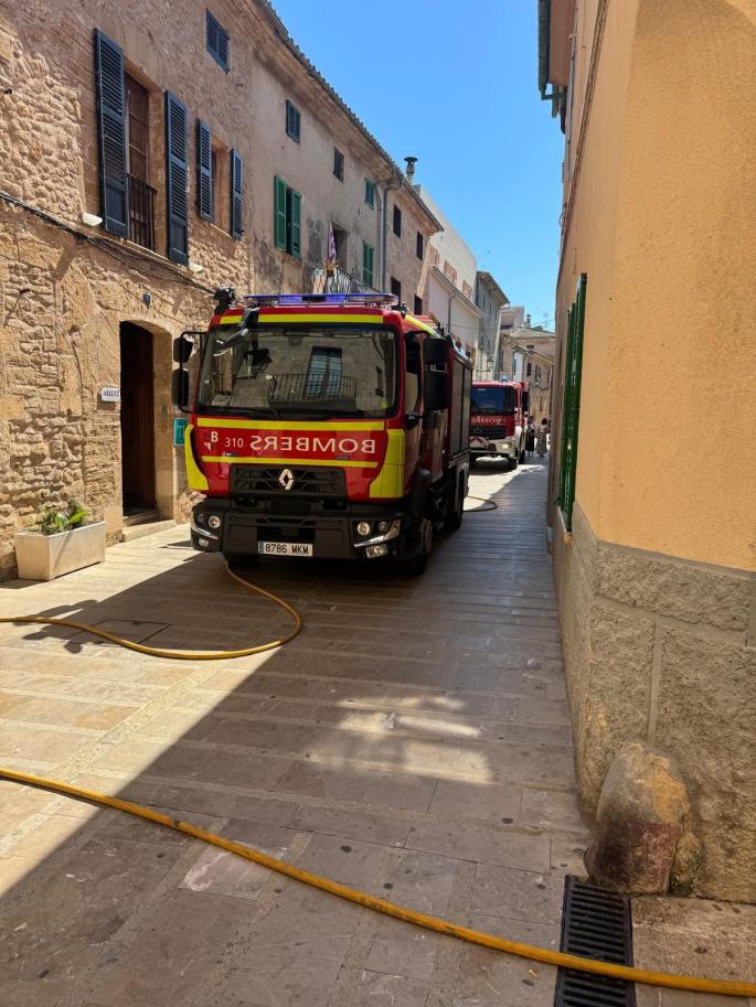 Un intoxicado tras declarase un incendio en un restaurante en Alcúdia