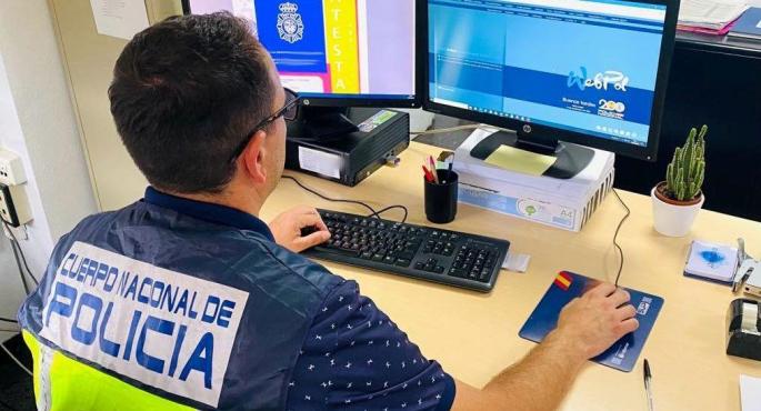 Detenido un joven en Palma por enviar un sticker de pornografía infantil en un grupo de WhatsApp