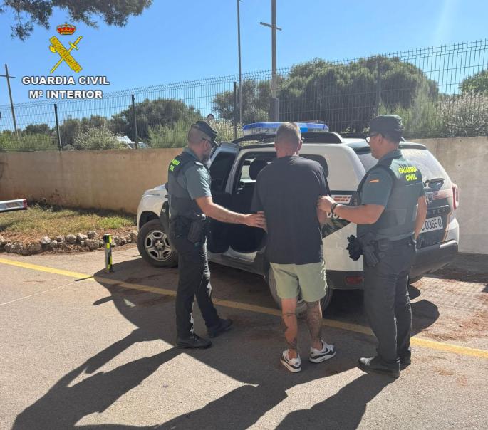Un hombre agrede y amenaza de muerte con un cuchillo a su jefe tras ser despedido en Menorca