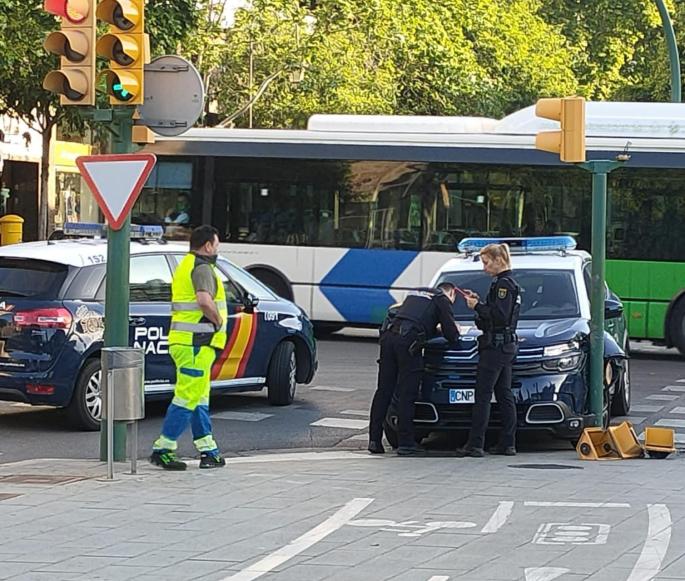 Cuatro jóvenes, tres de ellos menores, agreden a un hombre en un bus de la EMT que les pidió se sentaran bien