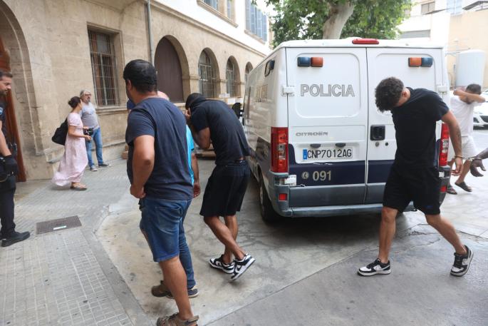 Detenido un joven por colarse en la habitación de su pareja en Palma y violarla