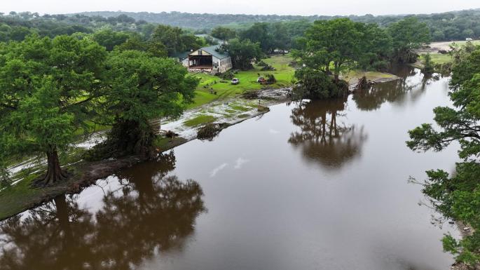 Una imagen de dron muestra los daños en Camp Mystic, tras las inundaciones en el río Guadalupe, en Hunt, Texas, EE. UU.