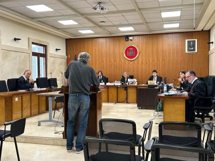 «Mi hijo me cogió del cuello con las dos manos y me estranguló»