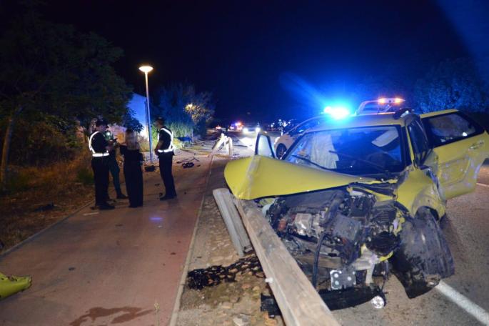 Una conductora se estrella contra la barrera del paseo peatonal a escasos metros del Port d'Andratx