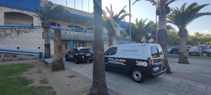 Un hombre muere ahogado en la piscina del Poliesportiu Germans Escalas