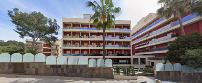 Herido crítico un turista de 29 años tras caer de un séptimo piso en un hotel de s'Arenal de Llucmajor