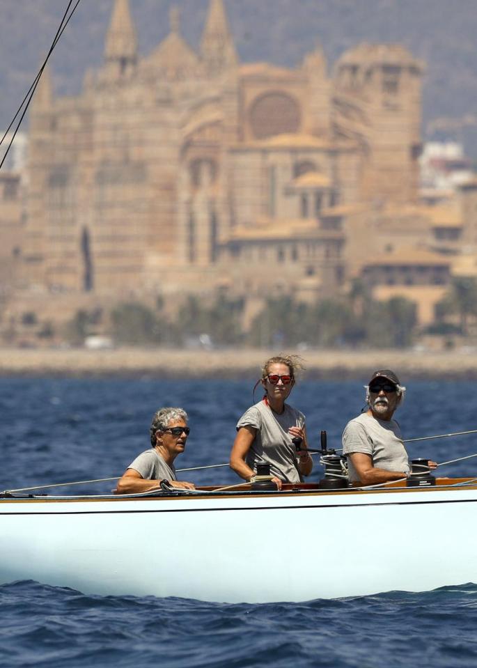 La infanta Elena disfruta de unos días de vacaciones en Marivent junto a la reina Sofía