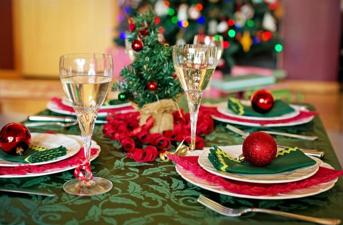 Si este año en la cena de Nochebuena te toca ejercer de anfitrión tienes que cuidar todos los detalles.