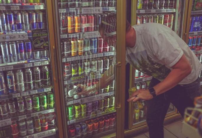 Esto es lo que le pasa a tu cuerpo si mezclas alcohol con bebidas energéticas.