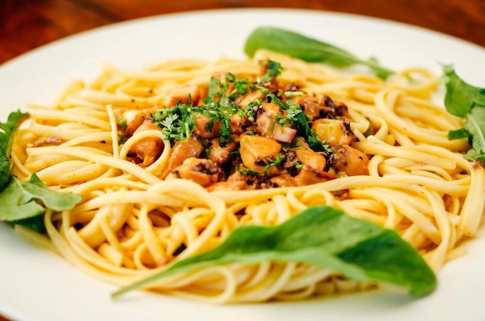Deja de demonizar los carbohidratos en la cena: esto dicen los nutricionistas