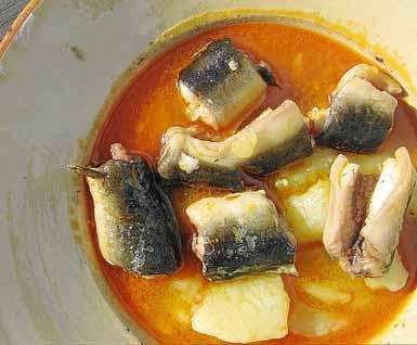 Anguilas al 'all i pebre'